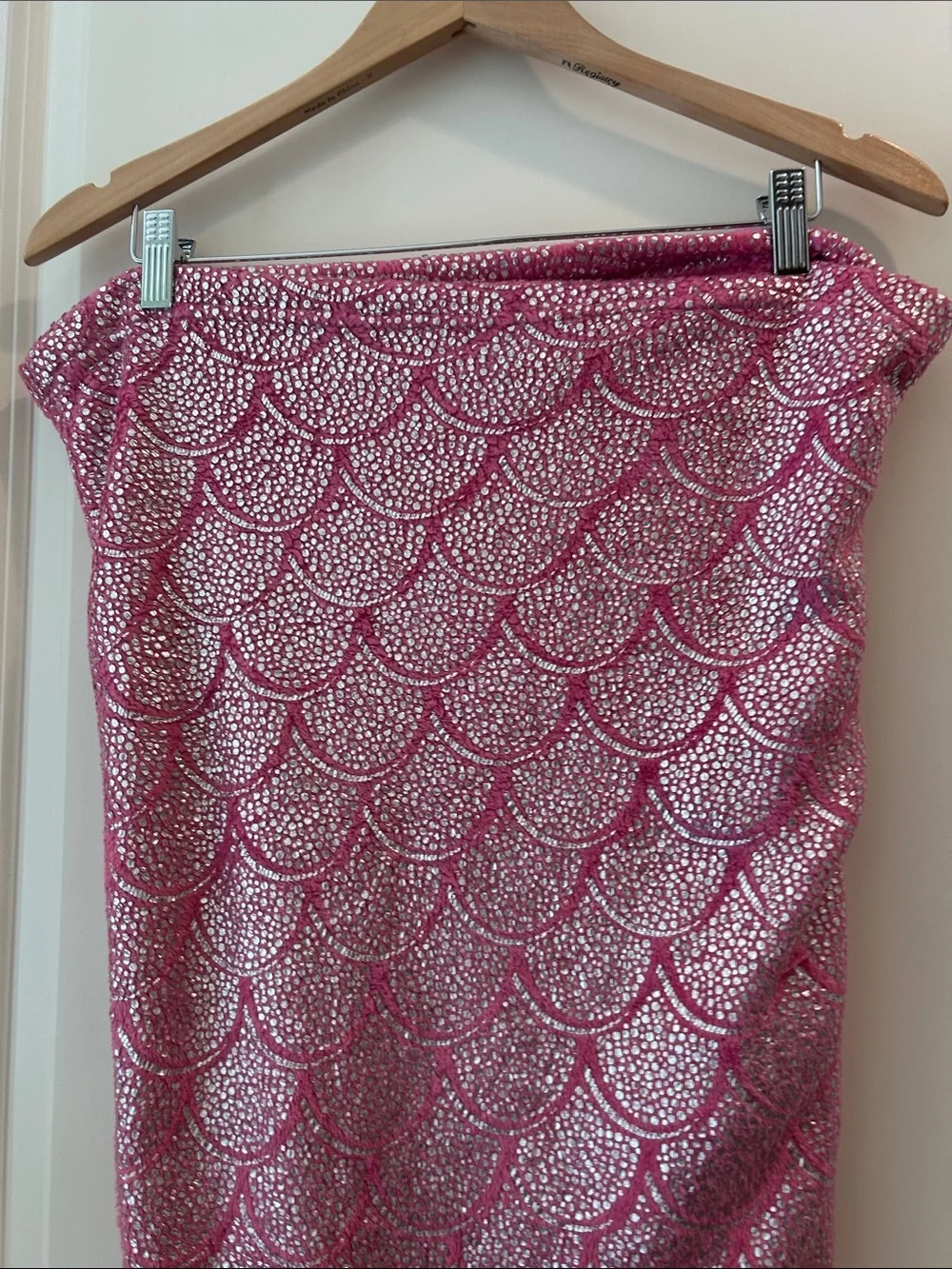 Unbranded Pink Slip In Mermaid Tail Fleece Blanket w/ Sparkle Scale Pattern OS
